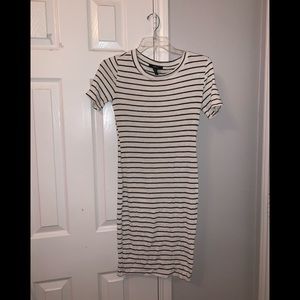 super cute striped fitted dress 🤍